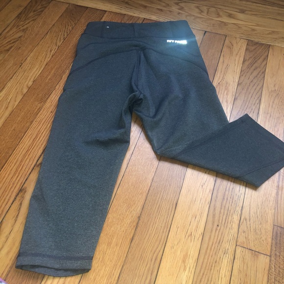 NWT Ivy Park Gray Crop Leggings - Picture 2 of 7